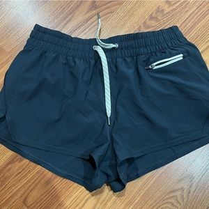 Vuori Women’s Dark Navy Blue workout Shorts size Small EUC